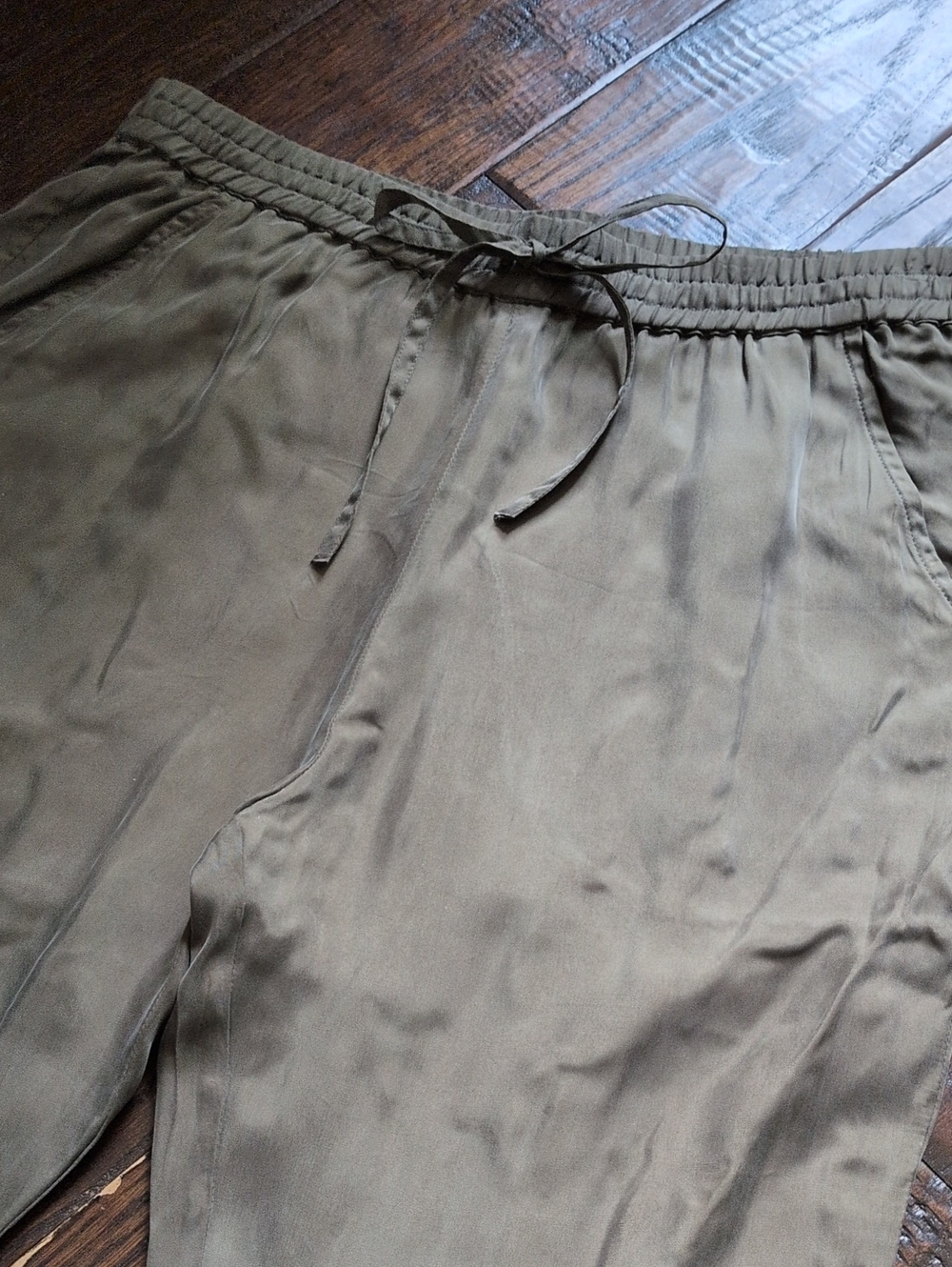 JOHNNY WAS I Olive Green Olga Cupra-Blend Silky Drawstring Jogger Ankle Pants. M